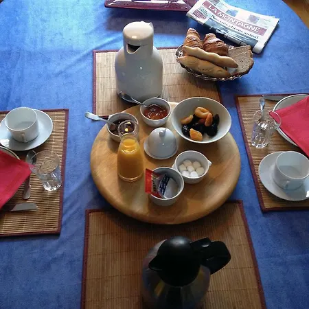 Couette-café D'hôtes Tilours 3*